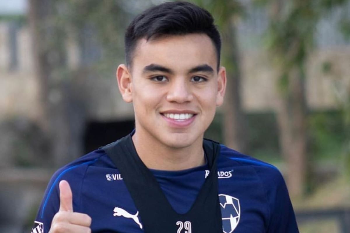 Manchester United visorea a mexicano de Rayados