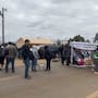 Manifestantes bloquean la carretera en Camalú para exigir un hospital