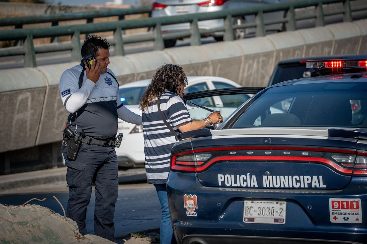 El auxiliar vial sufrió lesiones en un pie tras ser atropellado. Foto: Border Zoom