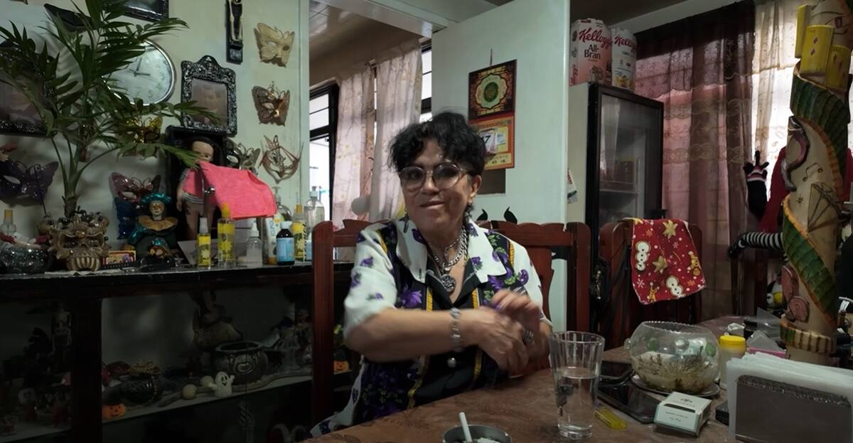 Myr, dueña de la morgue de las muñecas en la Ciudad de México. Foto: Captura de video