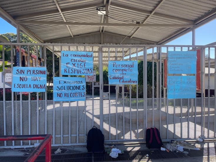 “No doblaremos las manos”: Amenazan con escalar protestas si no se cubren plazas en primaria de Rosarito