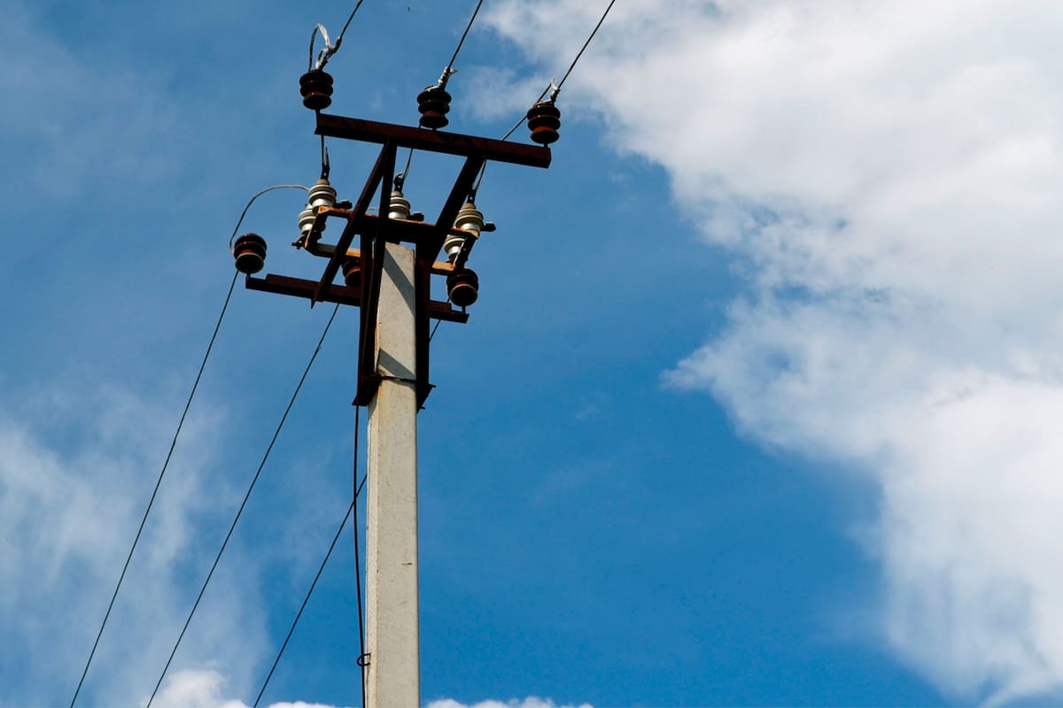 Ráfagas de viento provocan cortes e intermitencia de luz