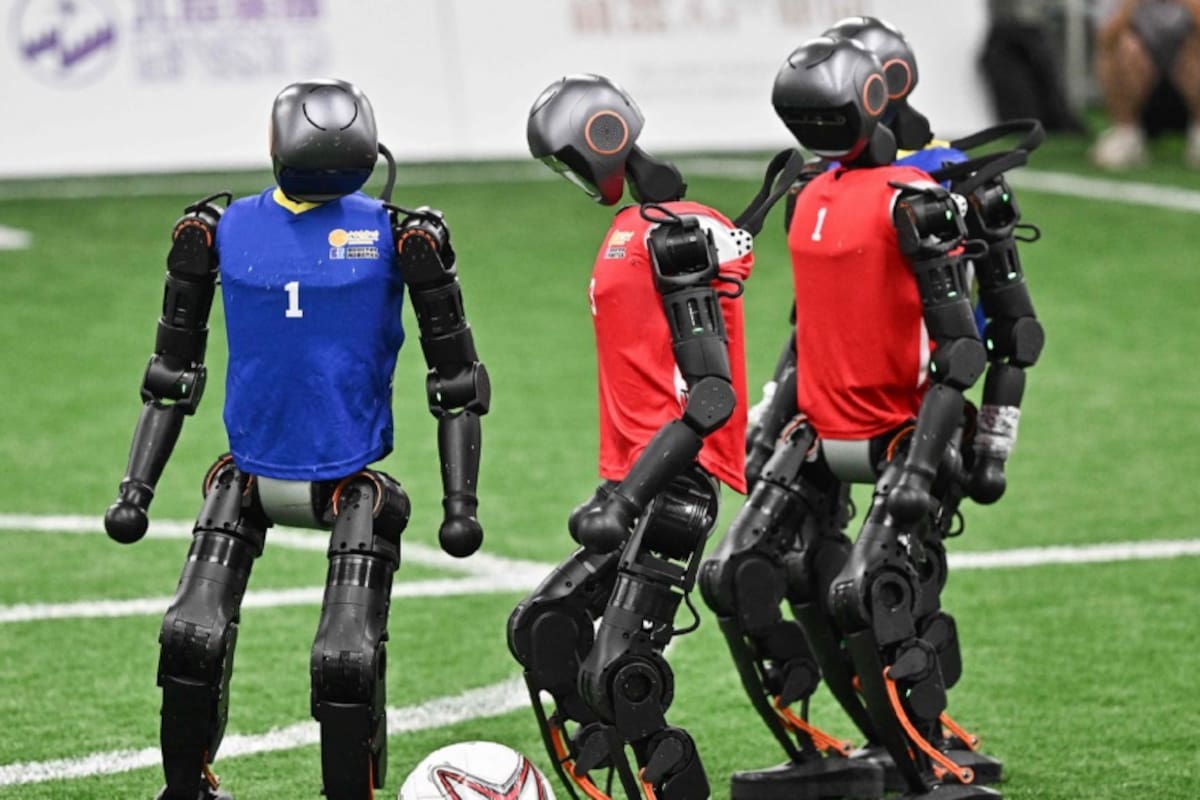Beijing inaugura las primeras olimpiadas de robots humanoides del mundo
