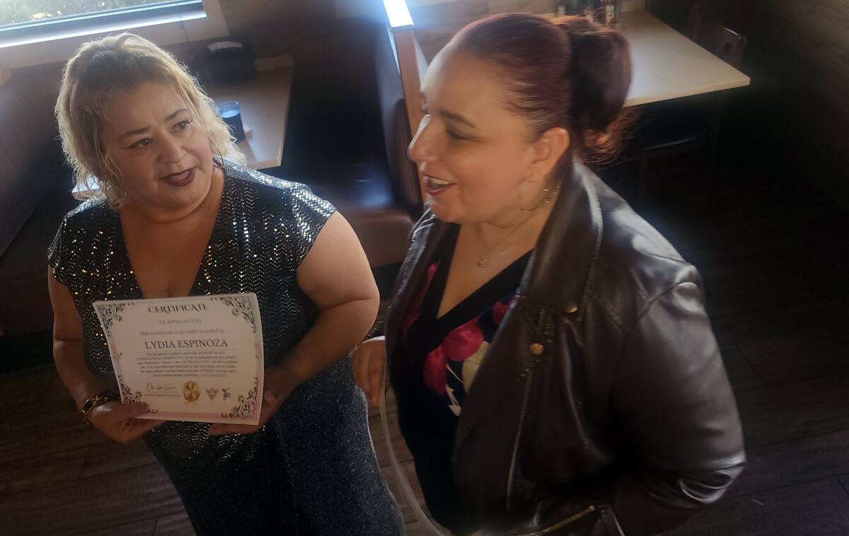 Los reconocimientos fueron entregados por la organización Amigos de Aztlán.