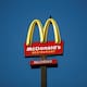 Demandan a McDonald’s por precios y uso de IA