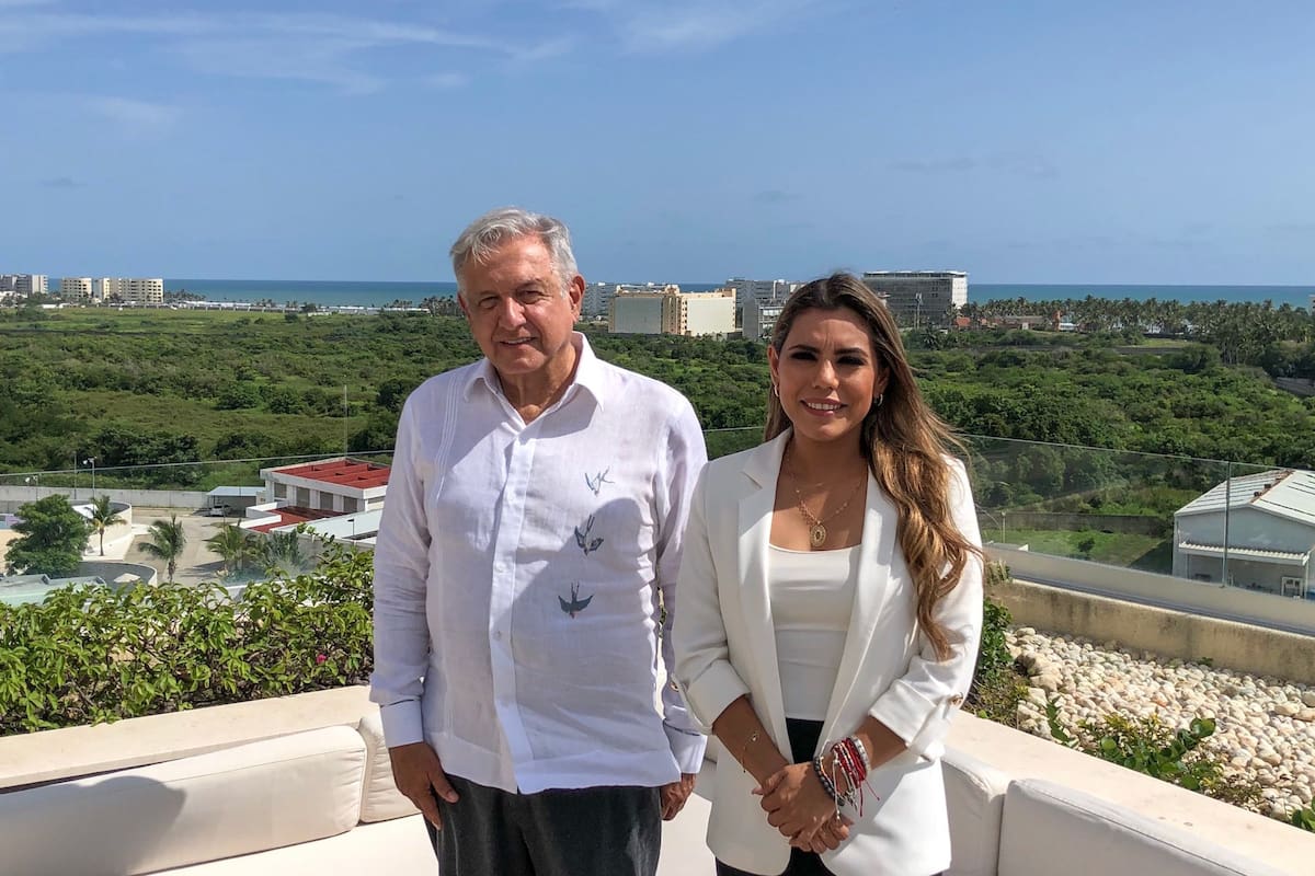 AMLO se reúne con Evelyn Salgado en su tercer día de gira por Guerrero