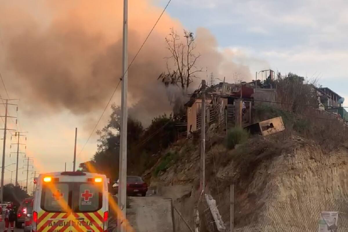 Incendio consume domicilio en la colonia Pedregal de Santa Julia