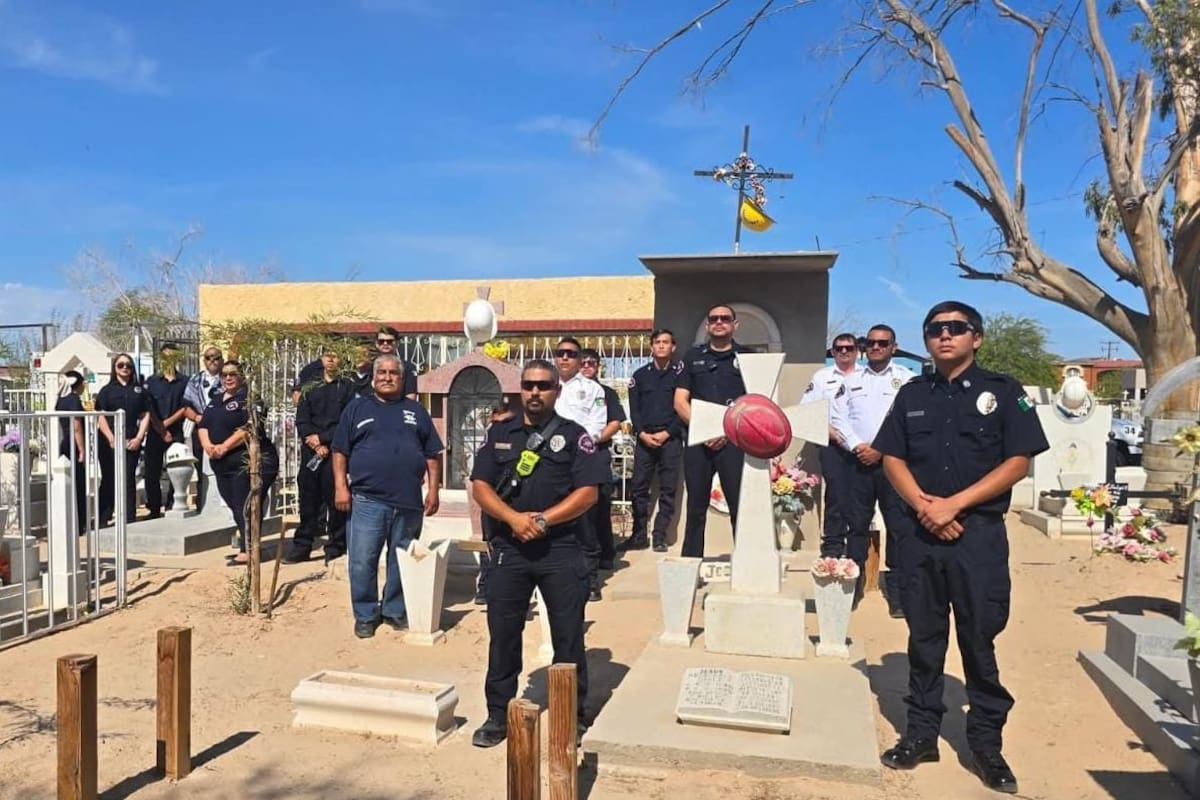 Con guardia de honor y reconocimientos celebran a bomberos en SLRC