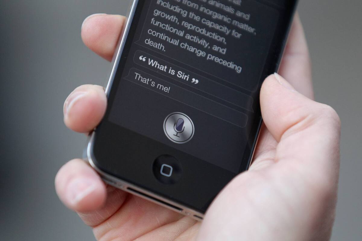Apple pide disculpas por escuchar conversaciones privadas con Siri