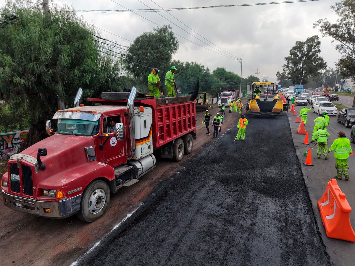 Acolman, Estado de México, México, 30 de agosto de 2025.
La doctora Claudia Sheinbaum Pardo, presidenta Constitucional de los Estados Unidos Mexicanos da el banderazo a trenes de repavimentación en Acolman, Estado de México. La acompañan Blanca Guadalupe Sánchez Osorio, presidenta municipal de Acolman; David Omar Calderón Hallal, director general de Conservación de Carreteras de la SICT; Juan Carlos Fuentes Orrala, Subsecretario de Infraestructura de la Secretaría de Infraestructura, Comunicaciones y Transporte (SICT); Delfina Gómez Álvarez, gobernadora Constitucional del Estado de México; Jesús Antonio Esteva Medina, secretario de Infraestructura, Comunicaciones y Transportes (SICT); Leticia Ramírez Amaya, Coordinadora general de asuntos intergubernamentales y participación social y Francisco Luis Quintero Pereda, Director General del Centro SICT del Estado de México.
Foto: Presidencia