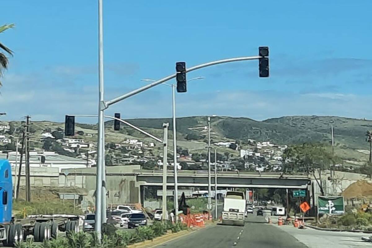 Colocarán semáforos para agilizar tránsito por obras del Nodo El Sauzal