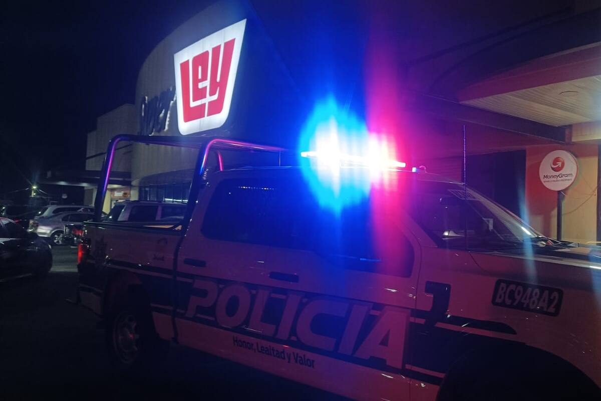 Caen por robo en supermercado; una tenía orden de aprehensión por narcomenudeo