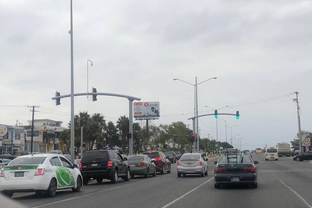 Consideran deficientes semáforos en bulevar residentes de Rosarito