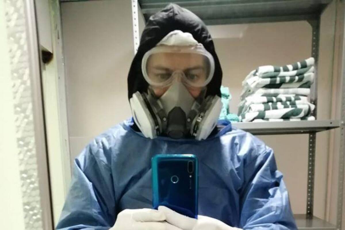 Realiza su trabajo con entusiasmo