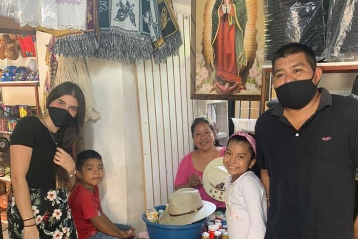 Joven estudiante apoya a Manos Mágicas de Álamos