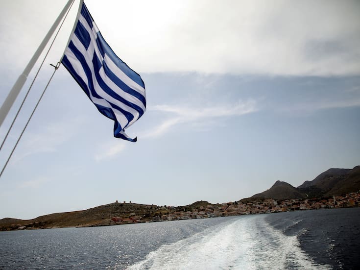 Naufragio frente a las costas de Grecia deja cinco muertos y al menos 20 desaparecidos; continúan las labores de rescate