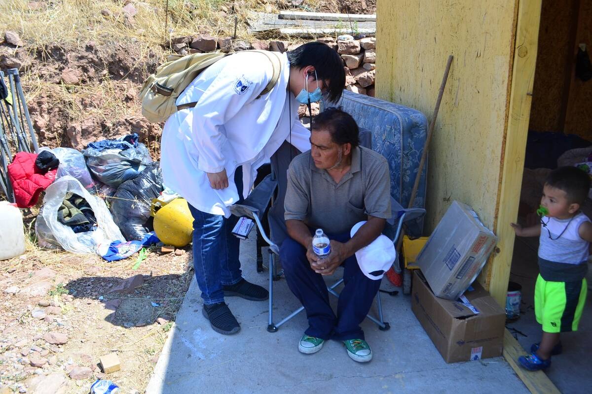 Apoyan a afectados por incendio en la delegación Cerro Colorado