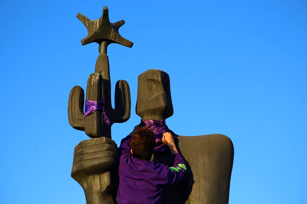 Denunciarán daños a monumento en marcha femenina