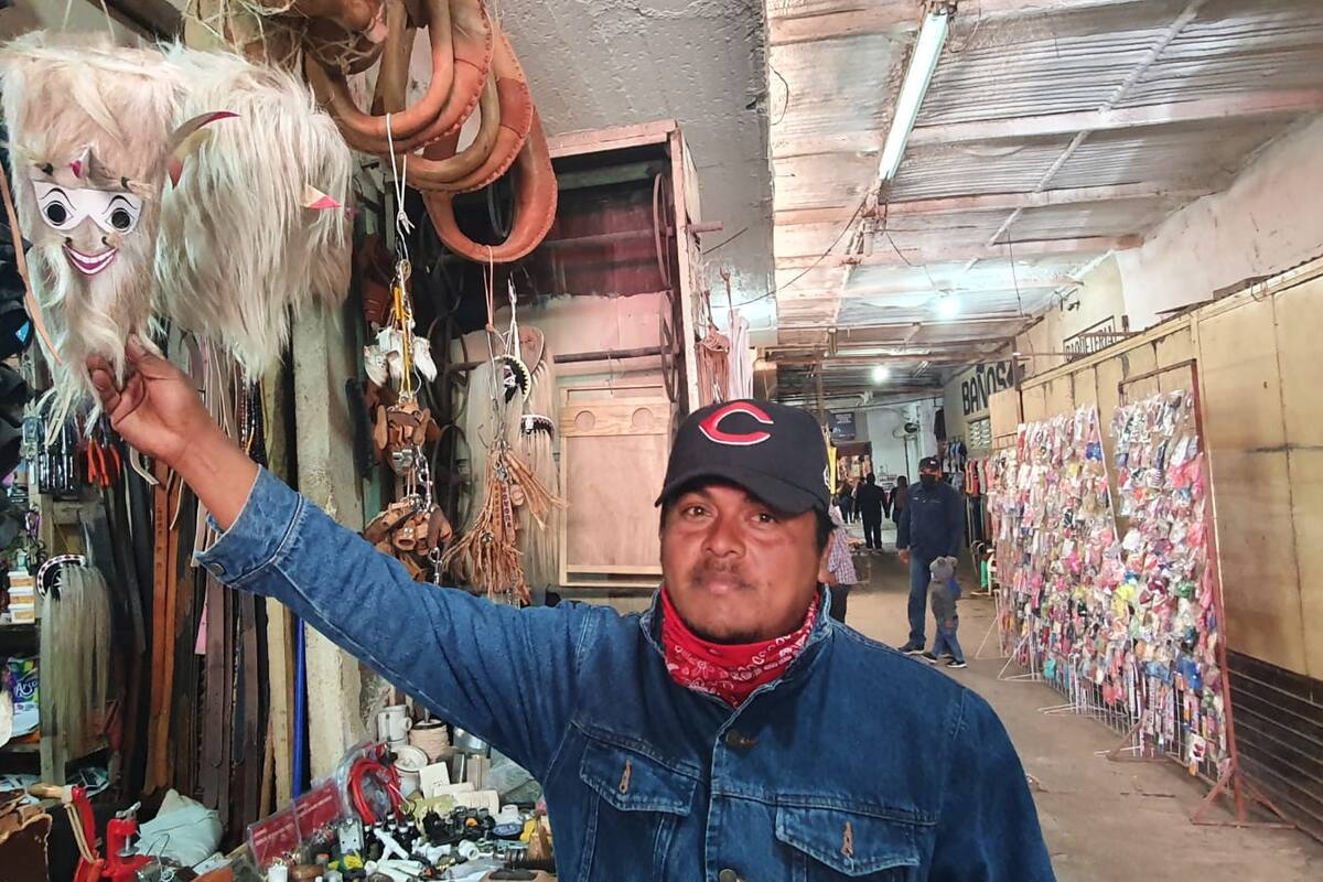 Tradiciones Mayo: Cuesta caro vestirse de fariseo, asegura artesano