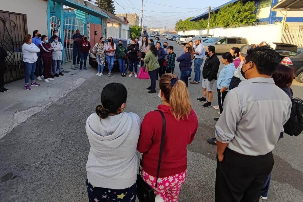 Padres de familia de la Secundaria 16 piden se revisen las mochilas a estudiantes