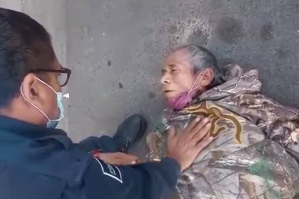 Policías reaniman a adulto mayor