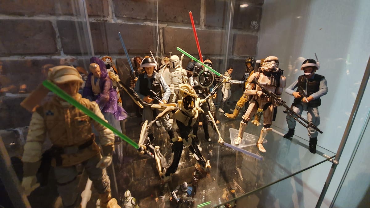 Y por supuesto es un gran coleccionista de figuras de Star Wars.