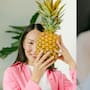 La ciencia explica cómo comer piña después de los alimentos anula los antojos de dulce, ya que su enzima bromelina satura las papilas gustativas e interrumpe la señal de azúcar en el cerebro mientras facilita la digestión