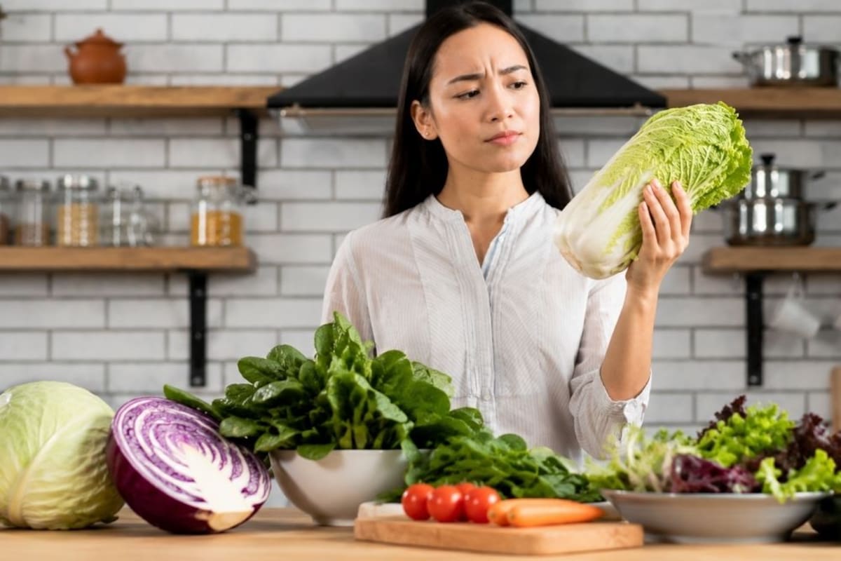 Cómo sustituir la lechuga en tu alimentación si te preocupa el brote de Cyclospora; 4 hortalizas baratas que aportan más hierro y vitaminas, avaladas por Profeco como alternativas seguras para proteger a tu familia