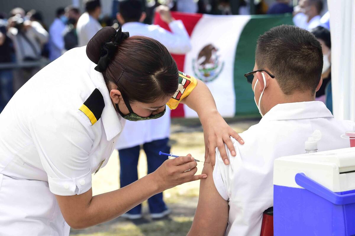 Advierten de sanciones para trabajadores de salud que quieran vacunarse antes