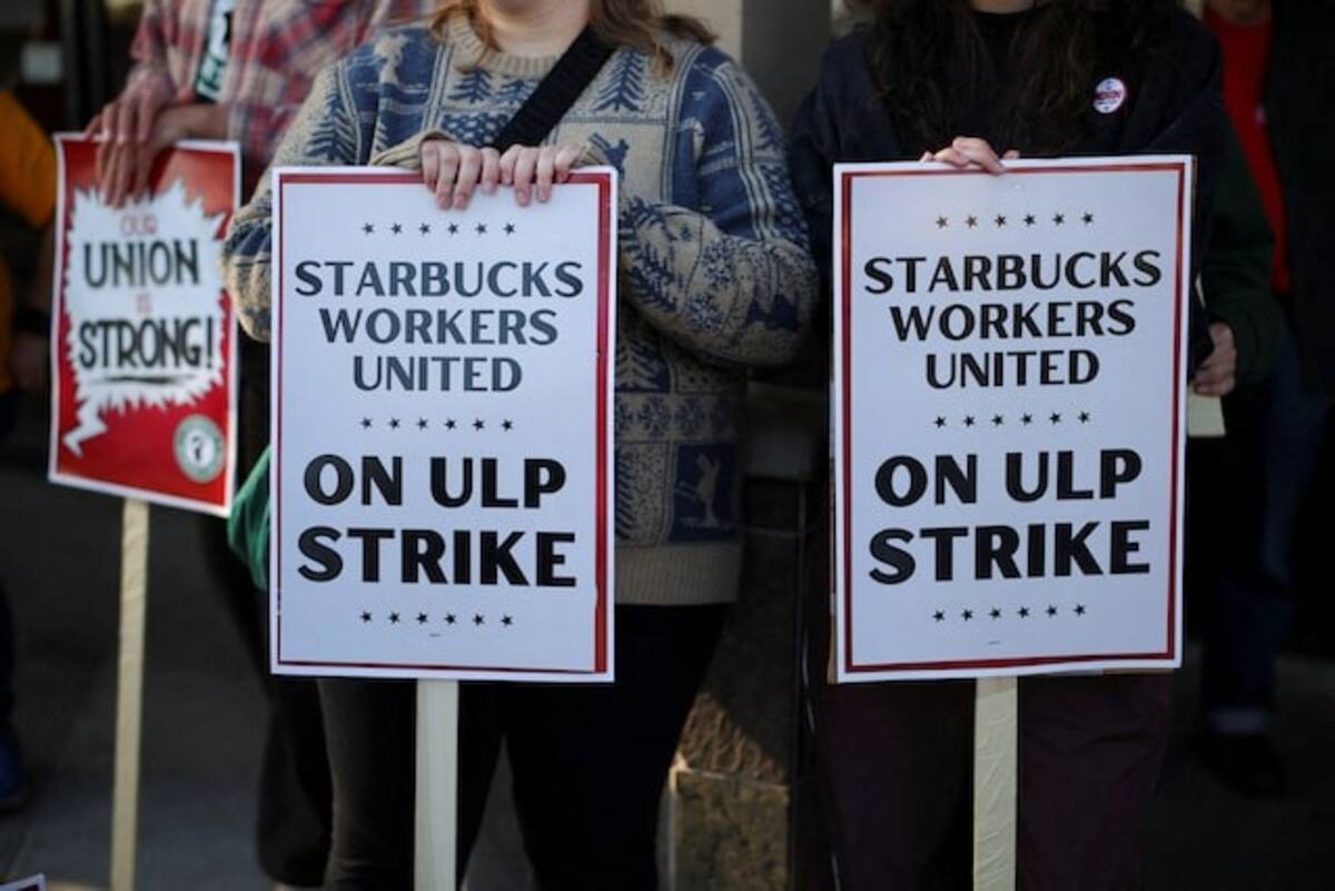 Estalla huelga de Starbucks en Estados Unidos: Más ciudades se unen. | Crédito: REUTERS