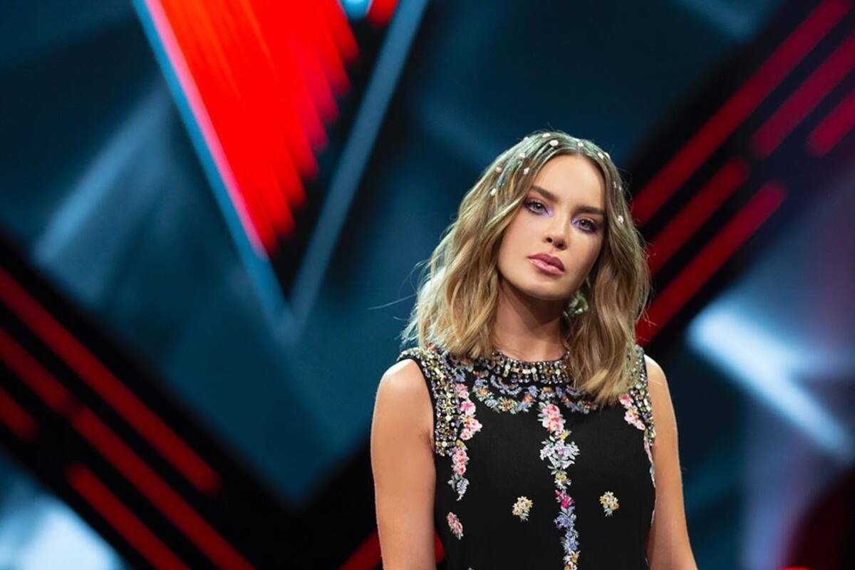 Belinda posa con un tierno osito en una de las audiciones