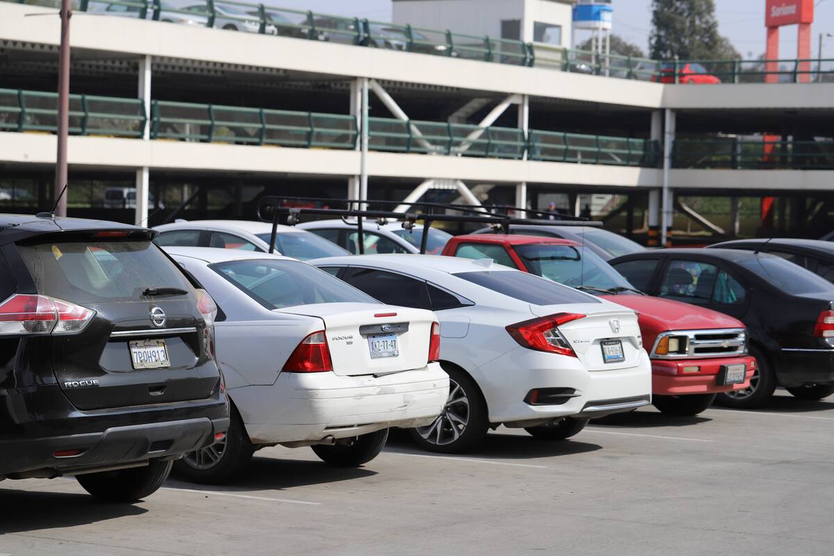 Estiman que 500 mil carros 'chocolate' serán regularizados