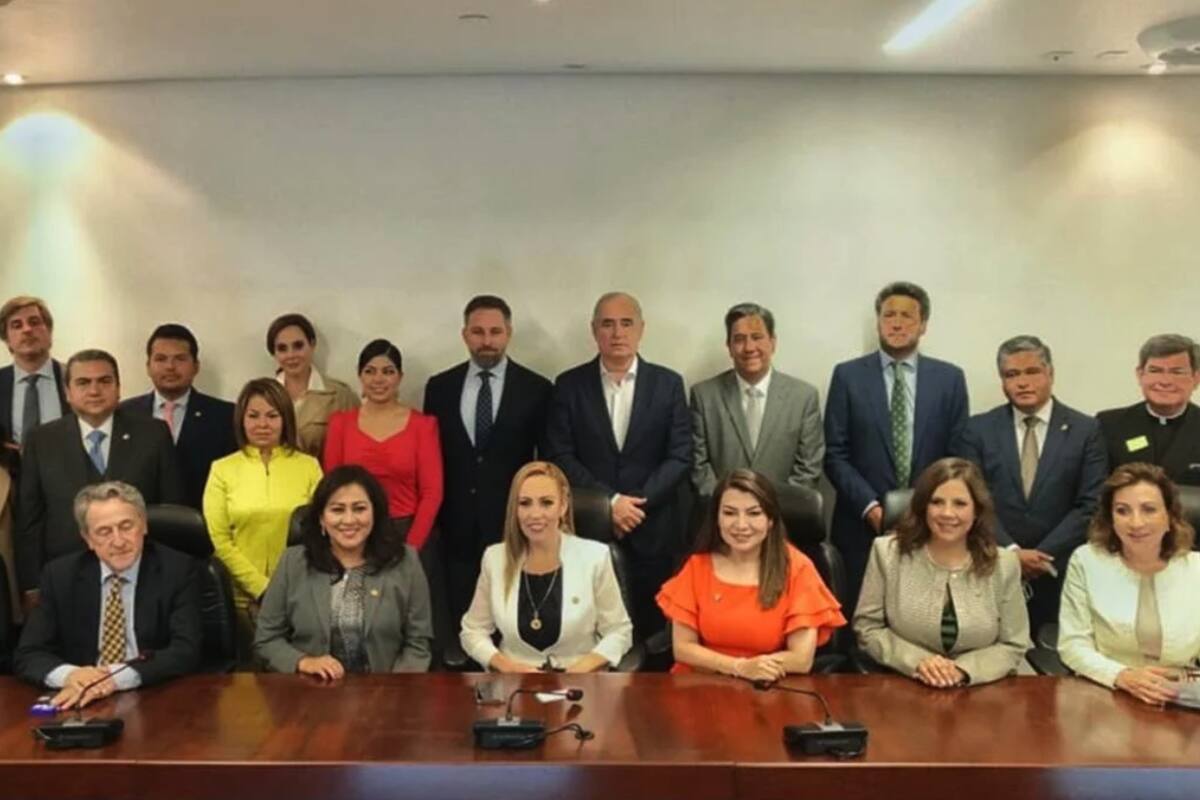 Mañanera de AMLO: VOX es bienvenido en México, pero que “salgan del clóset” y ni actúen como “El Yunke”, pide López Obrador