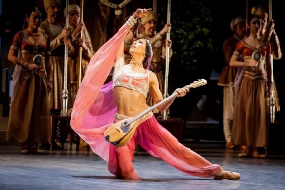 La bailarina Elisa Carrillo presenta el festival Danzatlán digital