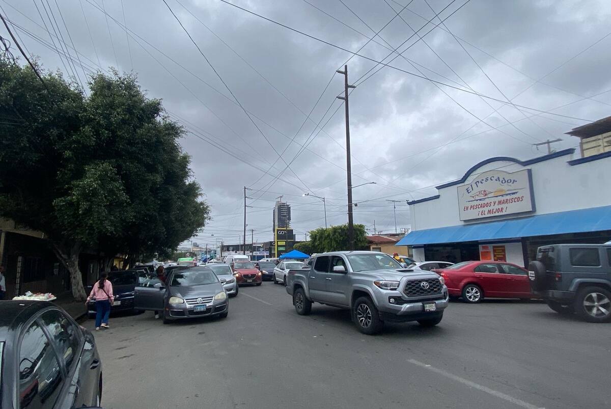 Los negocios de venta de pescados y mariscos reportaron arriba del 50% en ventas durante las primeras horas del viernes.