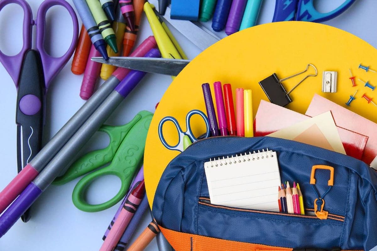 5 ideas creativas para reutilizar útiles viejos, según ChatGPT