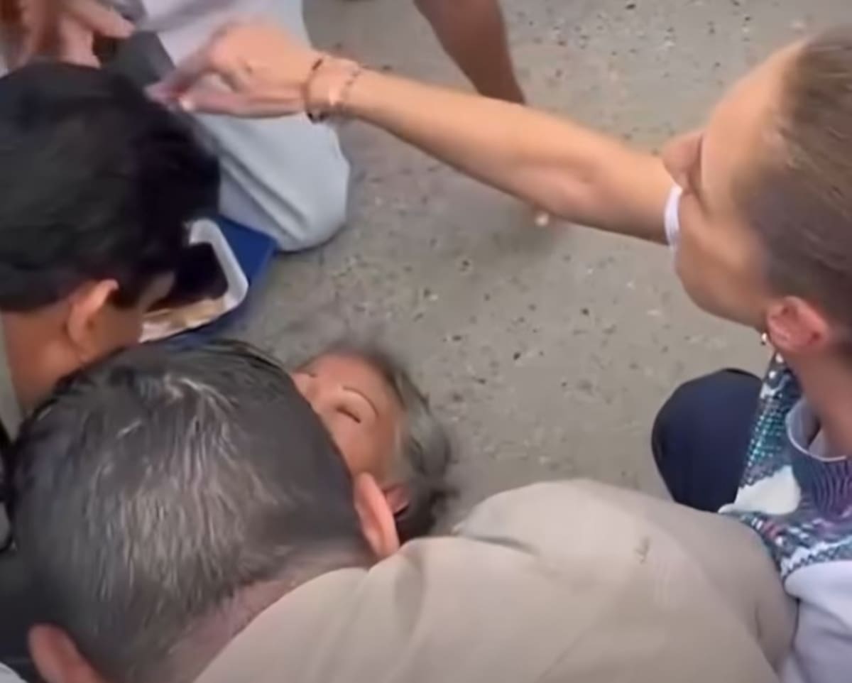 Claudia Sheinbaum auxilia a adulta mayor que se desvaneció tras acto en San Luis Potosí
