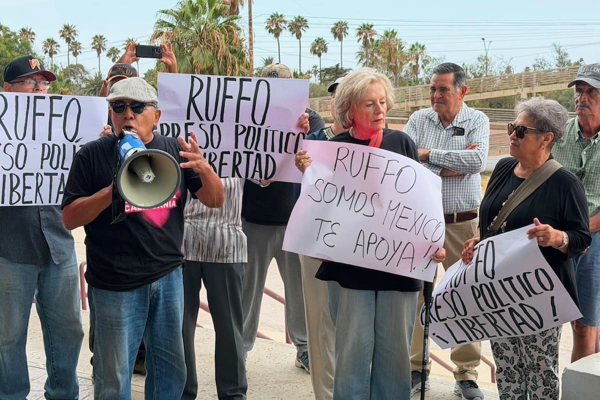 Respaldan a Ernesto Ruffo Appel con manifestación en Ensenada