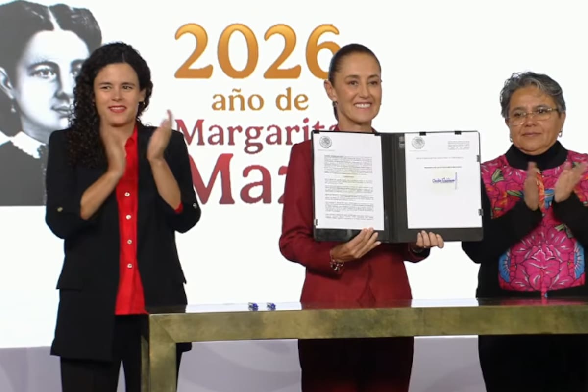 Sheinbaum firma decreto para evitar que funcionarios oculten información pública; las reservas de documentos ya no dependerán de un solo servidor público y deberán ser aprobadas por comités colegiados