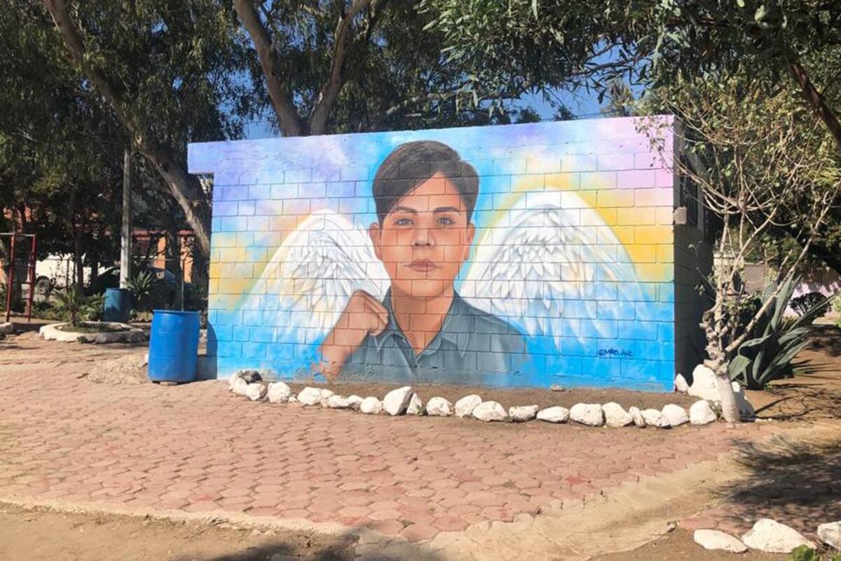 Rostro de Brian Efrén Cortez queda inmortalizado en mural de parque en Rosarito