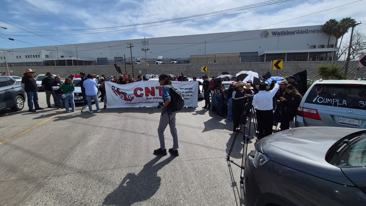 CNTE analiza bloqueos en garita de San Ysidro y carretera Transpeninsular