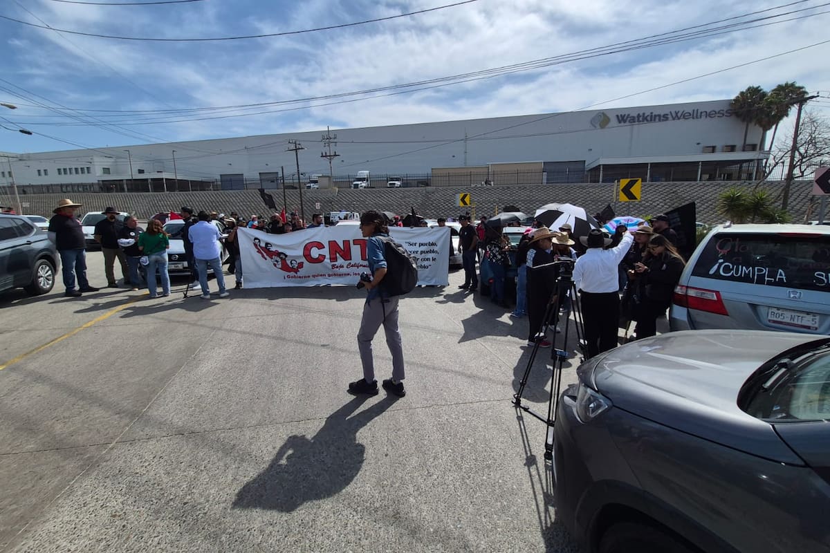 CNTE analiza bloqueos en garita de San Ysidro y carretera Transpeninsular