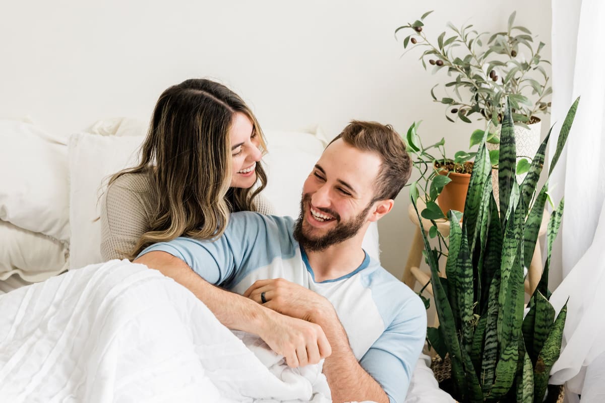 ¿Qué es el “divorcio del sueño” y por qué esta preocupante tendencia se está volviendo más popular?