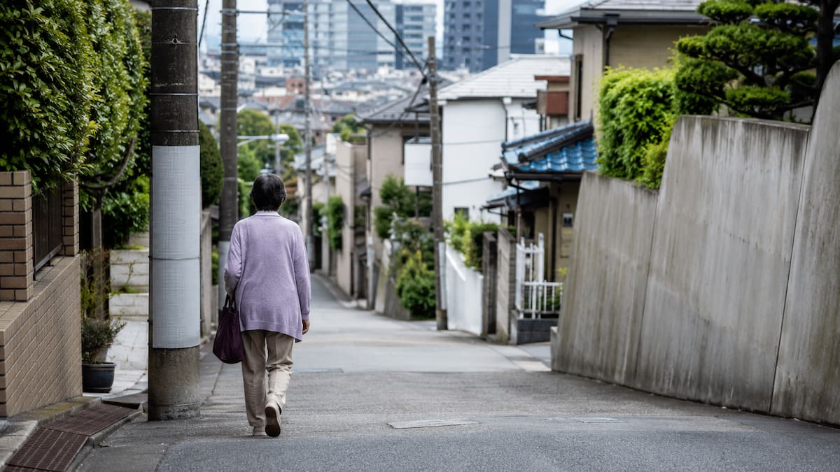 Más mujeres de Asia ponen fin a matrimonios de décadas al llegar a la vejez, impulsadas por mayor longevidad, menor estigma y nuevas protecciones económicas