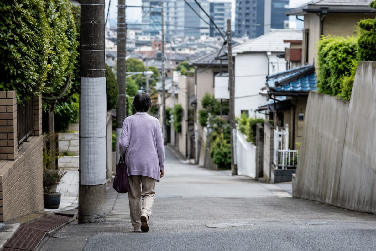 Más mujeres de Asia ponen fin a matrimonios de décadas al llegar a la vejez, impulsadas por mayor longevidad, menor estigma y nuevas protecciones económicas