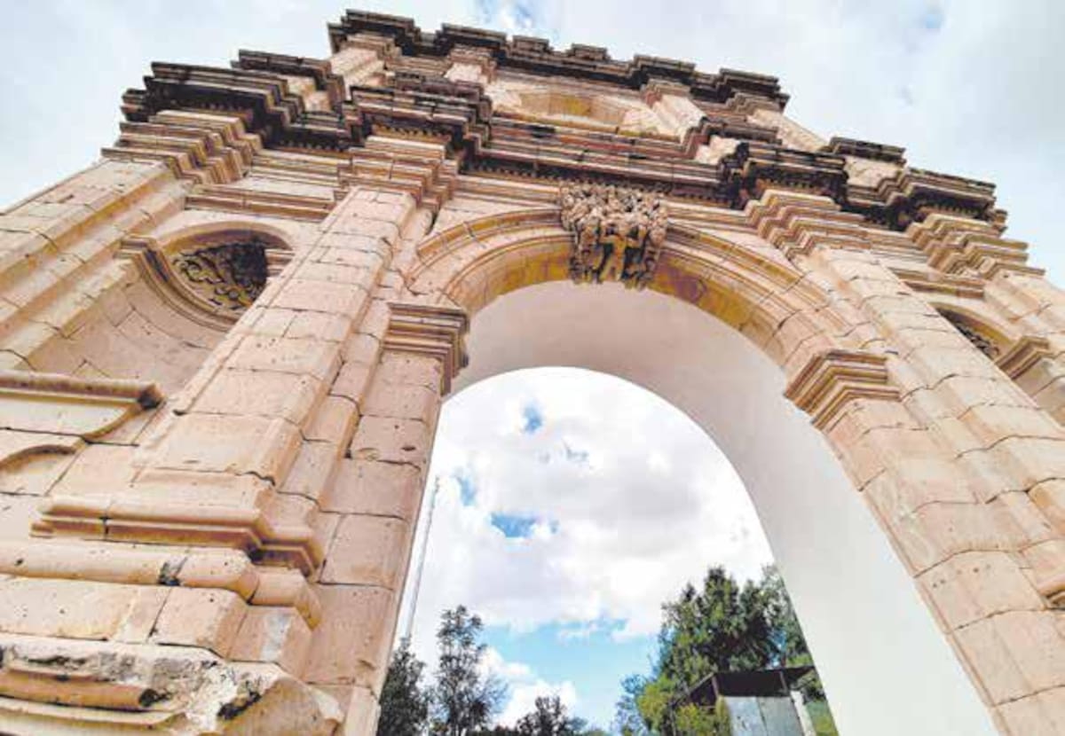 A 324 años de distancia Hermosillo es la capital del Estado de Sonora y cuenta con más de mil colonias.