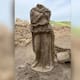 Arqueólogos descubrieron en Turquía una estatua de mármol de Atenea de dos metros de altura dentro del Teatro Occidental de Laodicea, ciudad con más de dos mil años de historia, enterrada entre escombros con el rostro hacia abajo y sin que su cabeza haya sido localizada