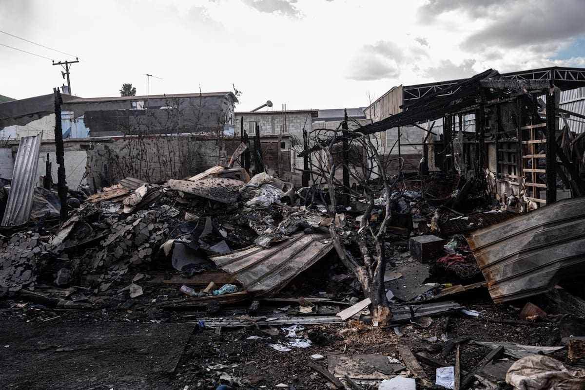 Tras el incendio registrado el 30 de diciembre en la colonia Morita, donde una pareja perdió la vida, los afectados piden ayuda de la comunidad para reconstruir sus viviendas. Foto: Border Zoom