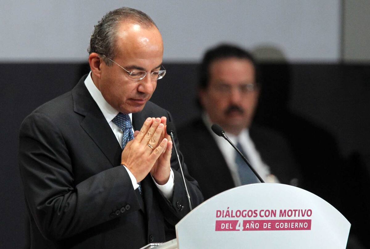 MDF01201025. En los Diálogos con motivo del Cuarto Año de Gobierno, el presidente Felipe Calderón destacó que "vale la pena la disciplina fiscal con la que hemos actuado".
NOTIMEX/FOTO/JOSÉ PAZOS/JPF/POL/