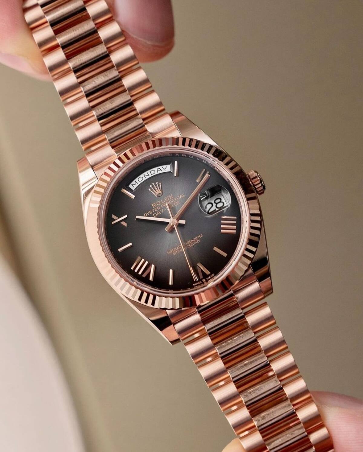 reloj Rolex “Day-Date 36” de colore “rose gold” / @TheWatchB